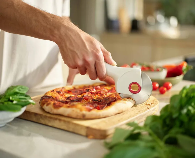 Cutit Pizza Gri/Rosu - JosephJoseph